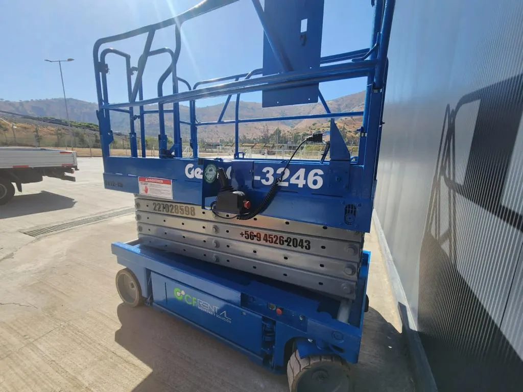 Plataforma tijera eléctrica Genie GS-3246 azul disponible en arriendo CF Rental Chile